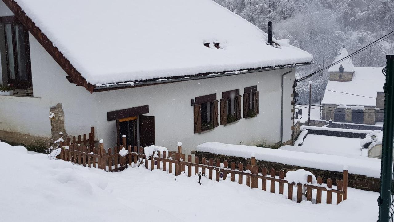 Xandua Etxea - Selva De Irati - Villa Izalzu Exterior photo