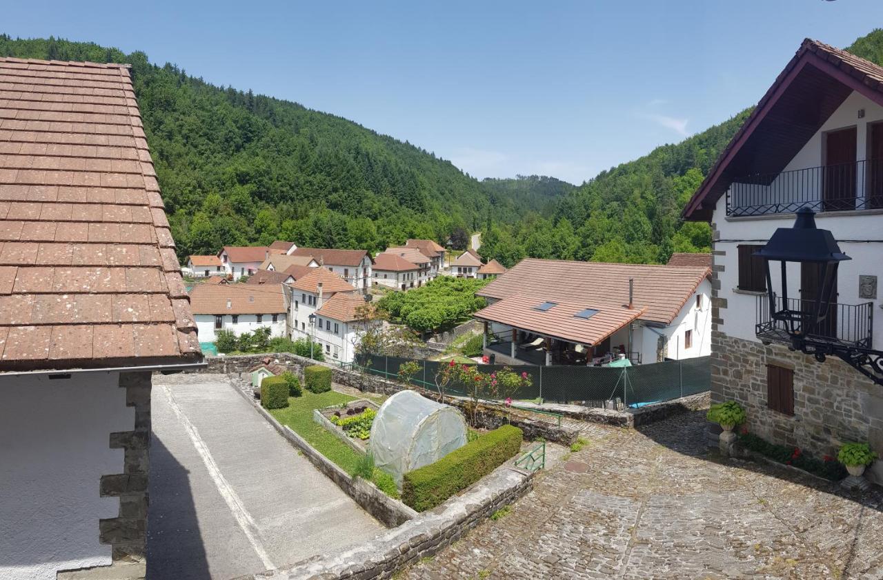 Xandua Etxea - Selva De Irati - Villa Izalzu Exterior photo